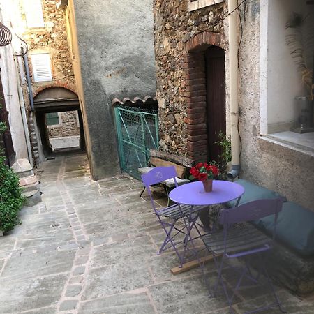 Logement Neuf Centre Du Village Aux Pieds Du Chateau Grimaud Luaran gambar