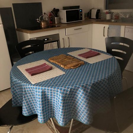 Logement Neuf Centre Du Village Aux Pieds Du Chateau Grimaud Luaran gambar