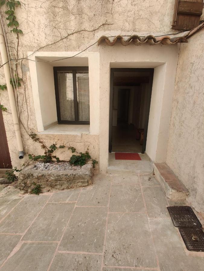 Logement Neuf Centre Du Village Aux Pieds Du Chateau Grimaud Luaran gambar