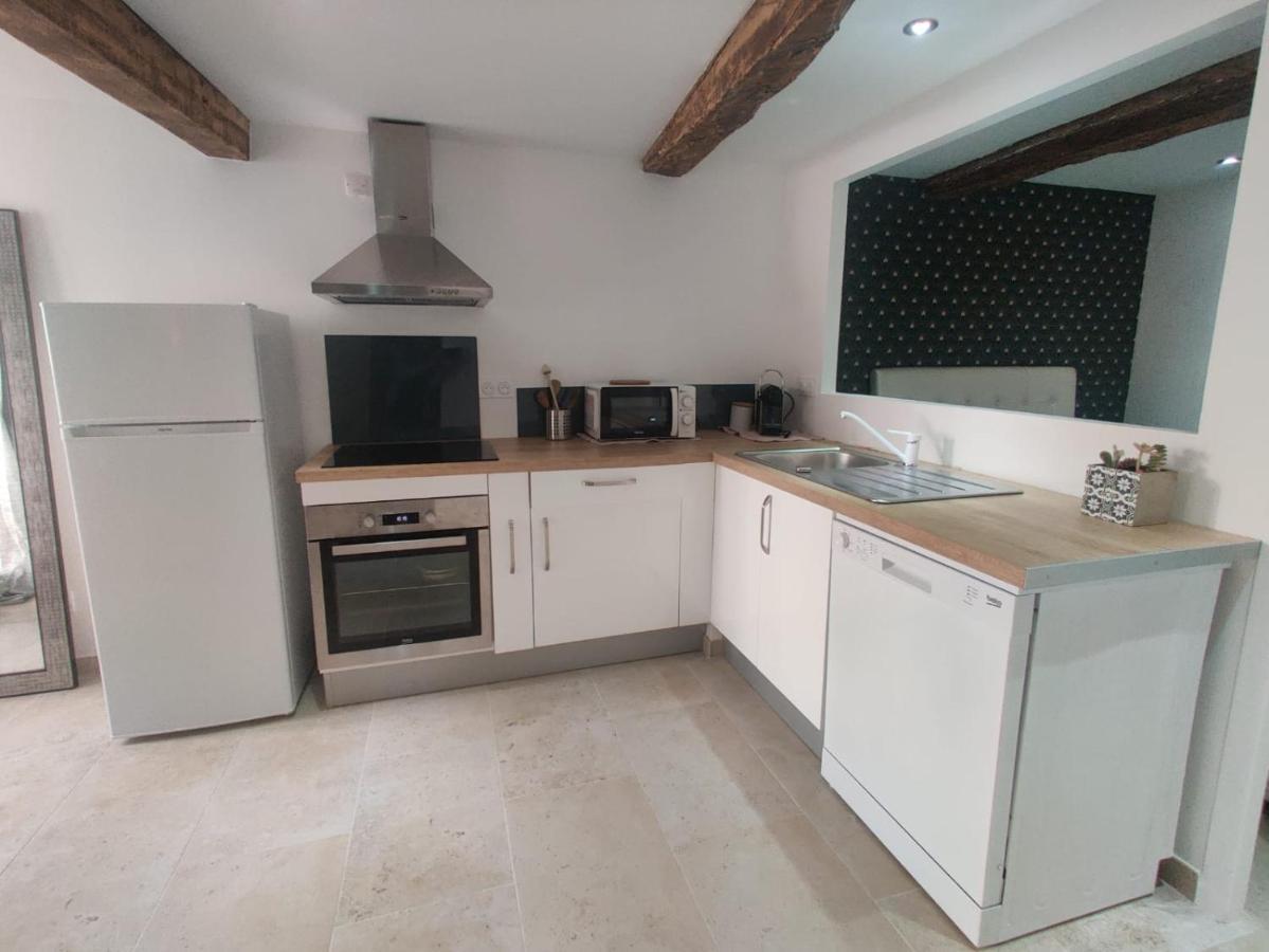 Logement Neuf Centre Du Village Aux Pieds Du Chateau Grimaud Luaran gambar