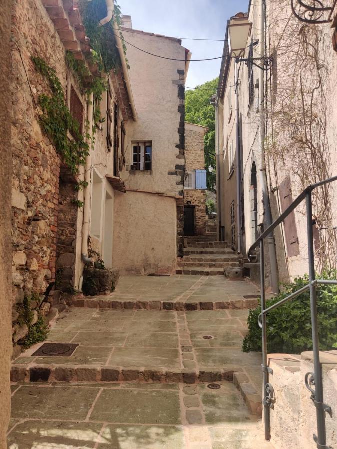 Logement Neuf Centre Du Village Aux Pieds Du Chateau Grimaud Luaran gambar