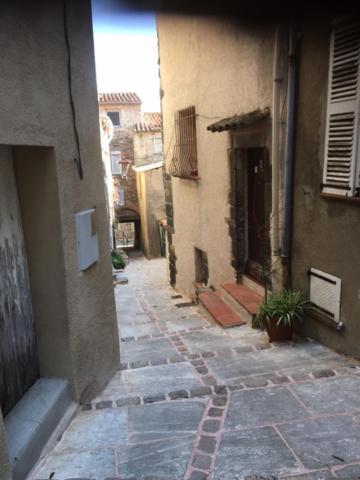 Logement Neuf Centre Du Village Aux Pieds Du Chateau Grimaud Luaran gambar