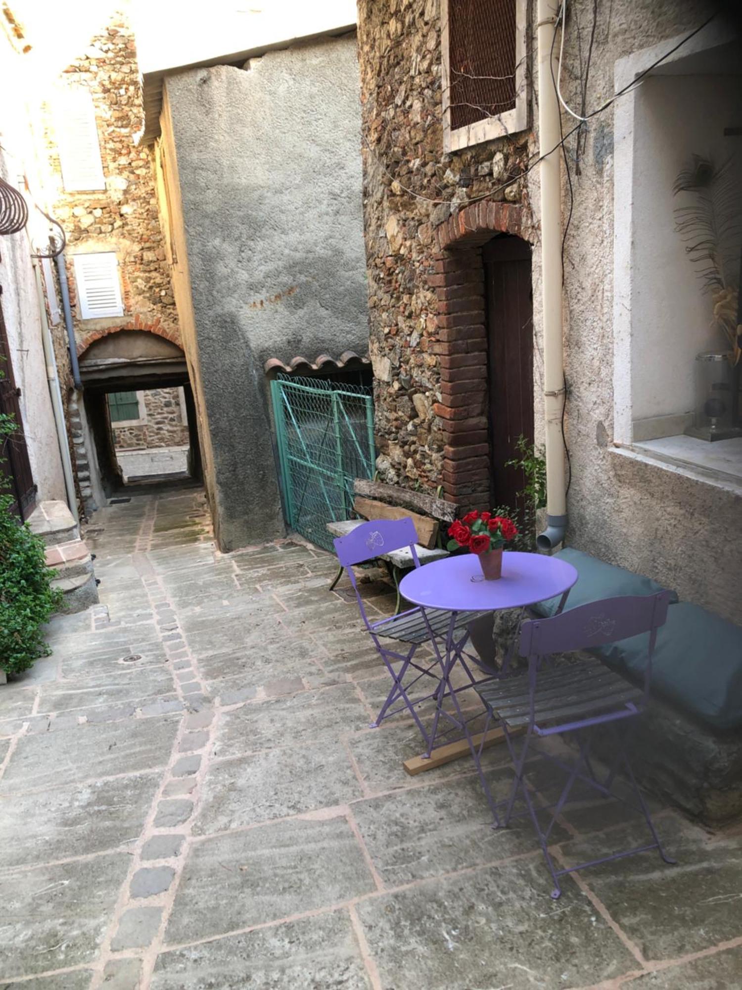 Logement Neuf Centre Du Village Aux Pieds Du Chateau Grimaud Luaran gambar